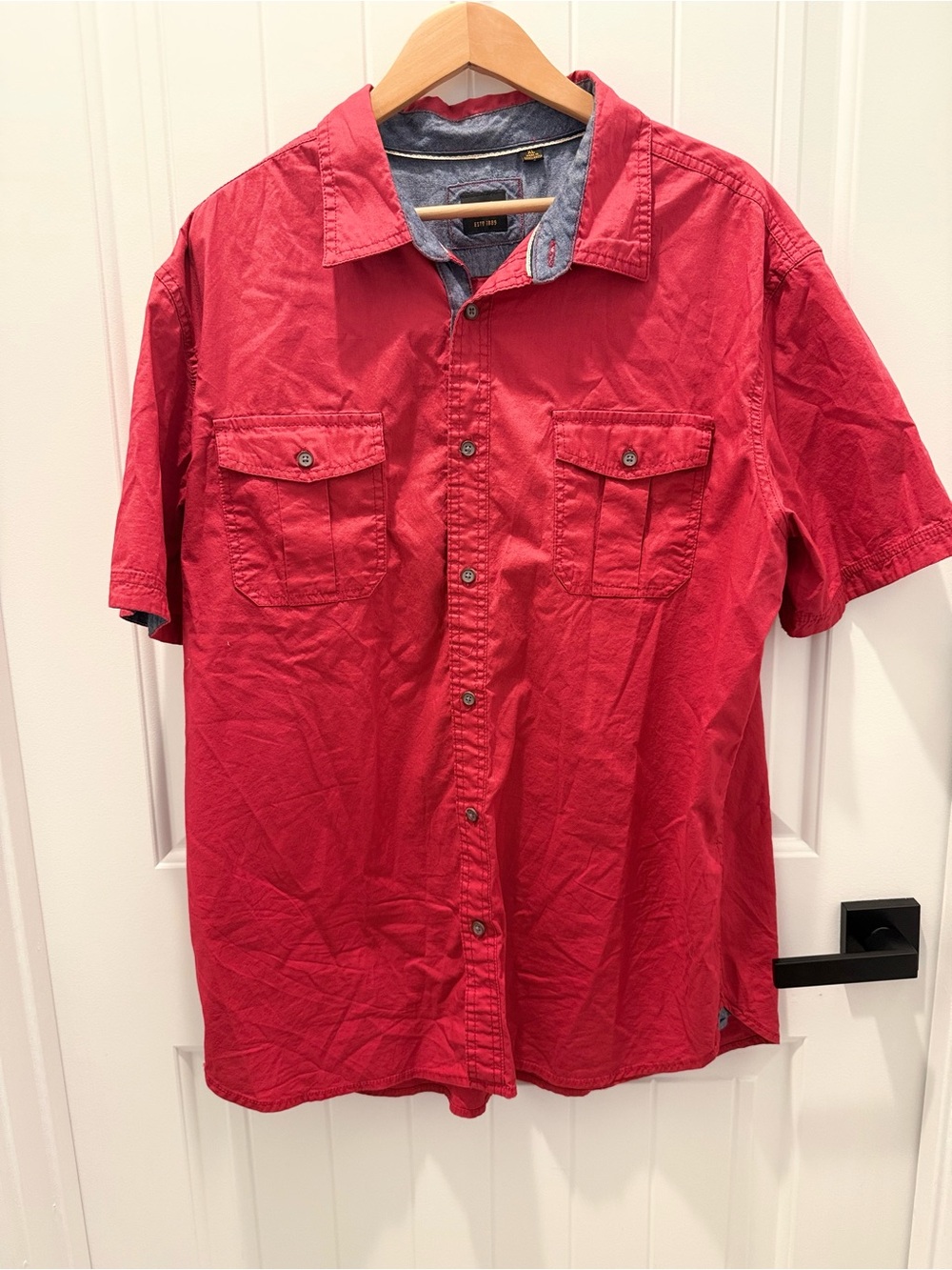 Lee Men's Red Short-Sleeve Button-Down Shirt with Chest Pockets